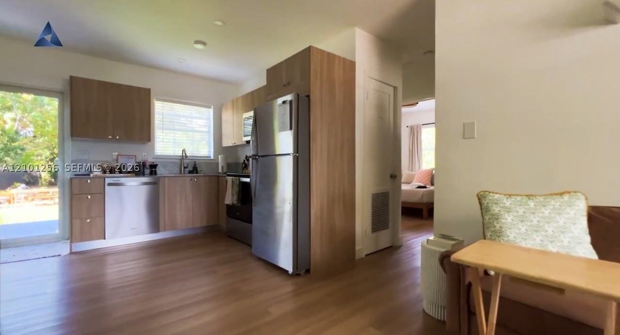1153 Ne 158th St - Photo 7 of 17