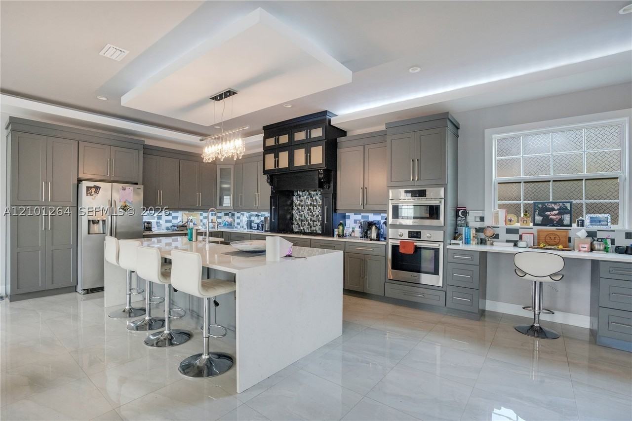 555 Peachtree Rd #555 - Photo 7 of 24