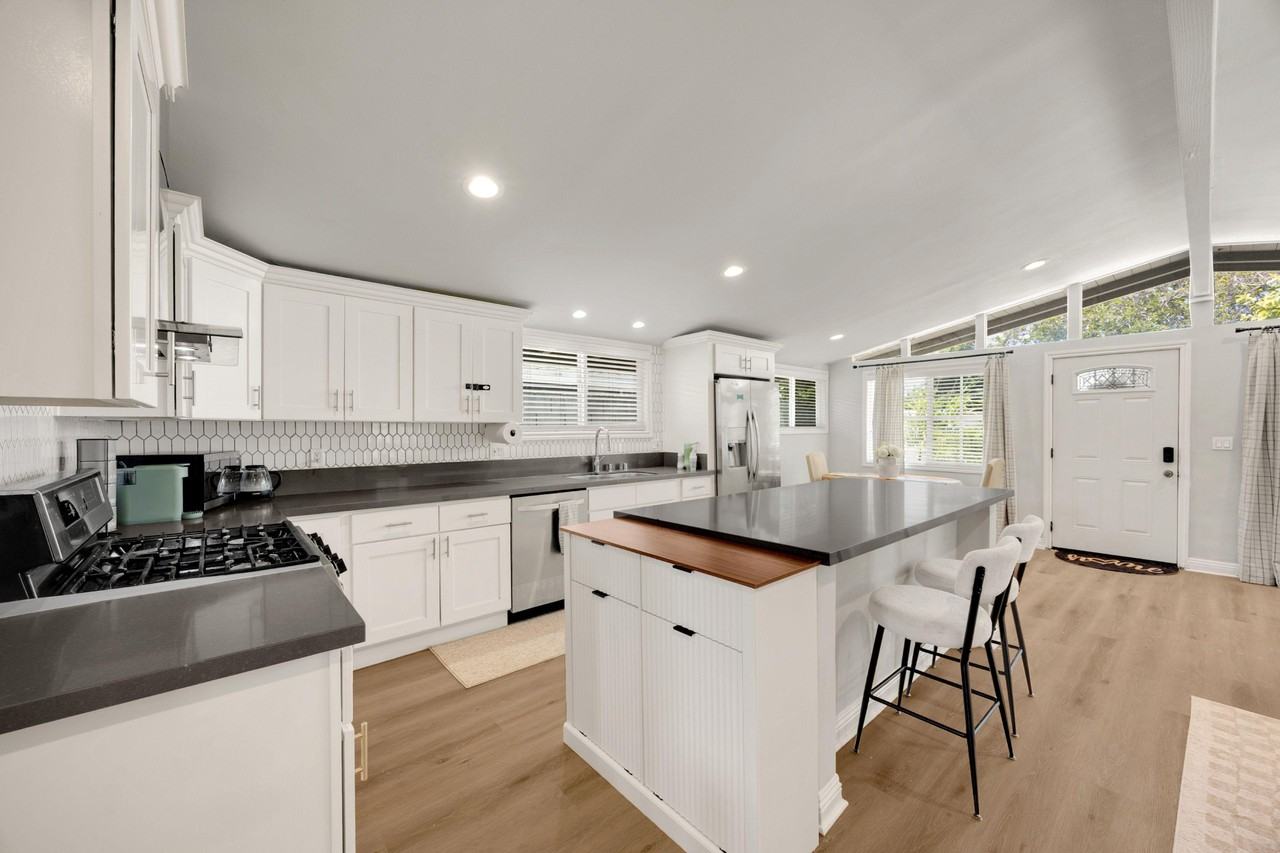 N Hermosa Dr - Photo 4 of 16