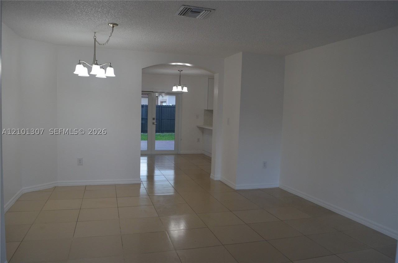 13867 Sw 258th Ln #13867 - Photo 3 of 37