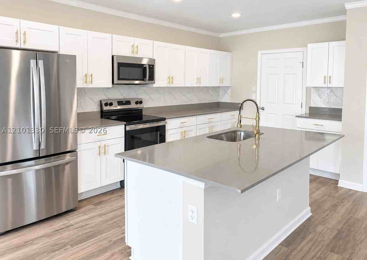 3426 Dahlia Dr - Photo 2 of 9
