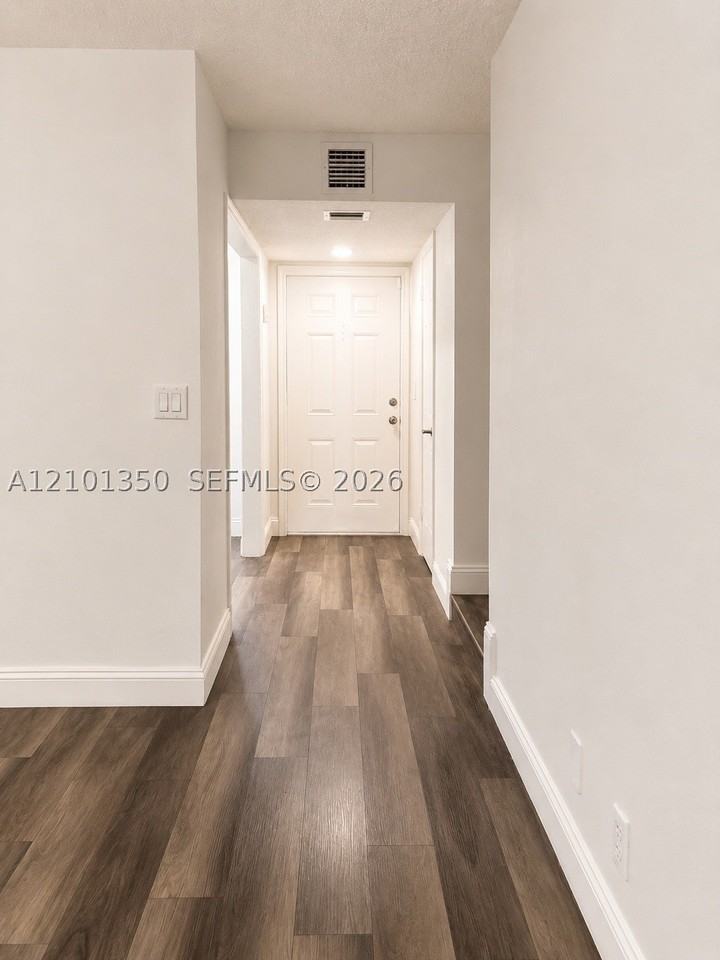 139 Sparrow Dr #5F - Photo 2 of 10