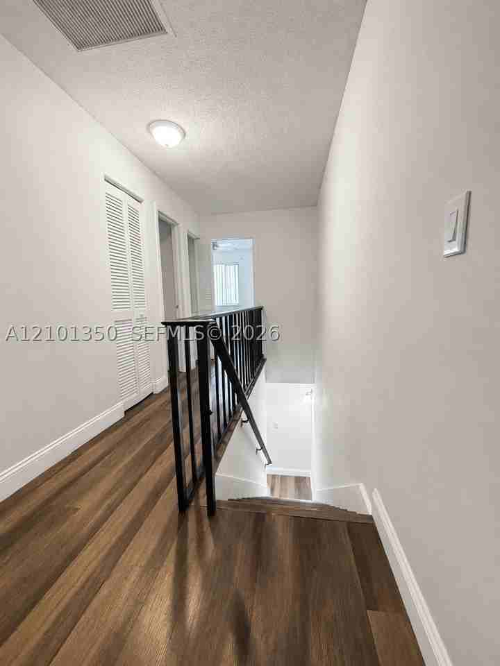 139 Sparrow Dr #5F - Photo 3 of 10