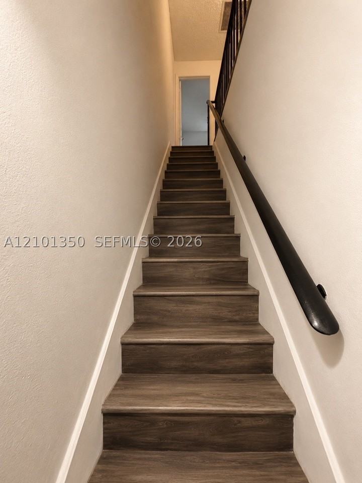 139 Sparrow Dr #5F - Photo 4 of 10