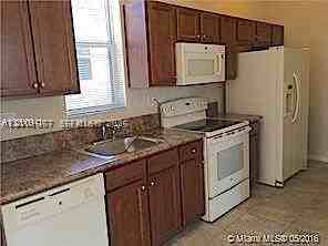 17005 Sw 94th Ter #B - Photo 3 of 11