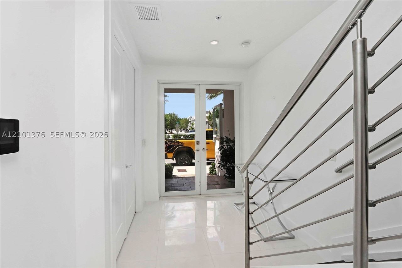 10541 Nw 66th St #0 - Photo 5 of 46