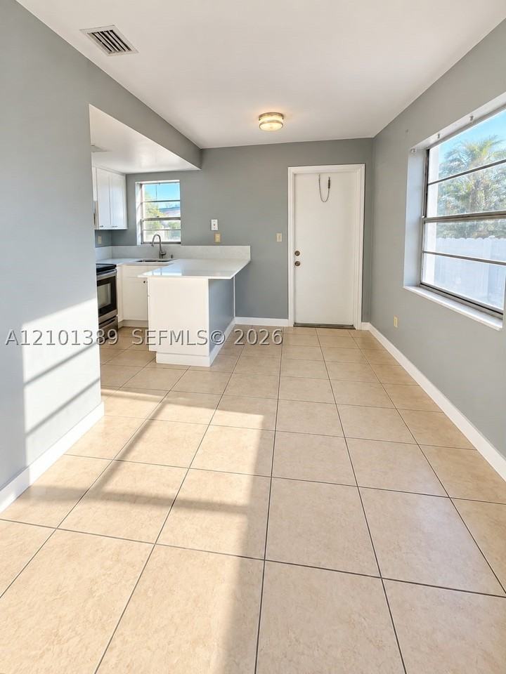 6130 Fillmore St #6 - Photo 5 of 8