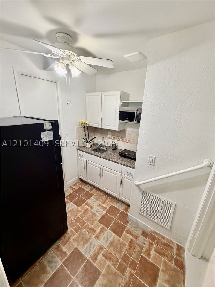 31 Nw 133rd Pl #B - Photo 3 of 11
