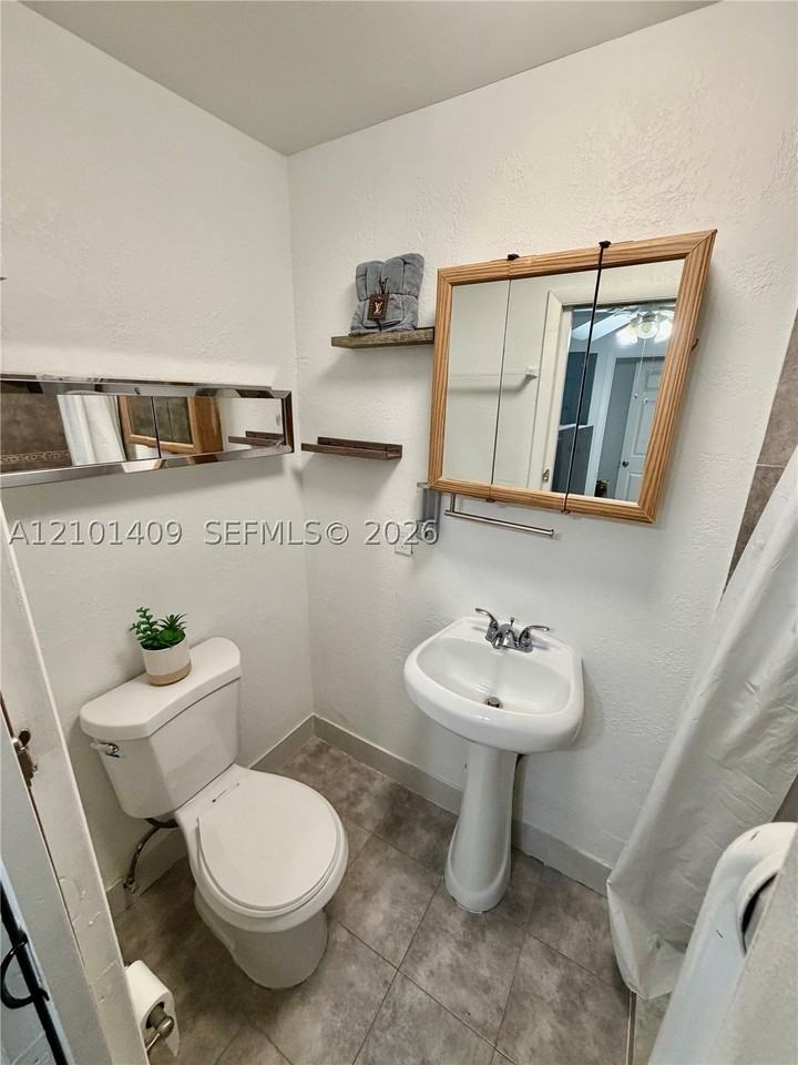 31 Nw 133rd Pl #B - Photo 4 of 11