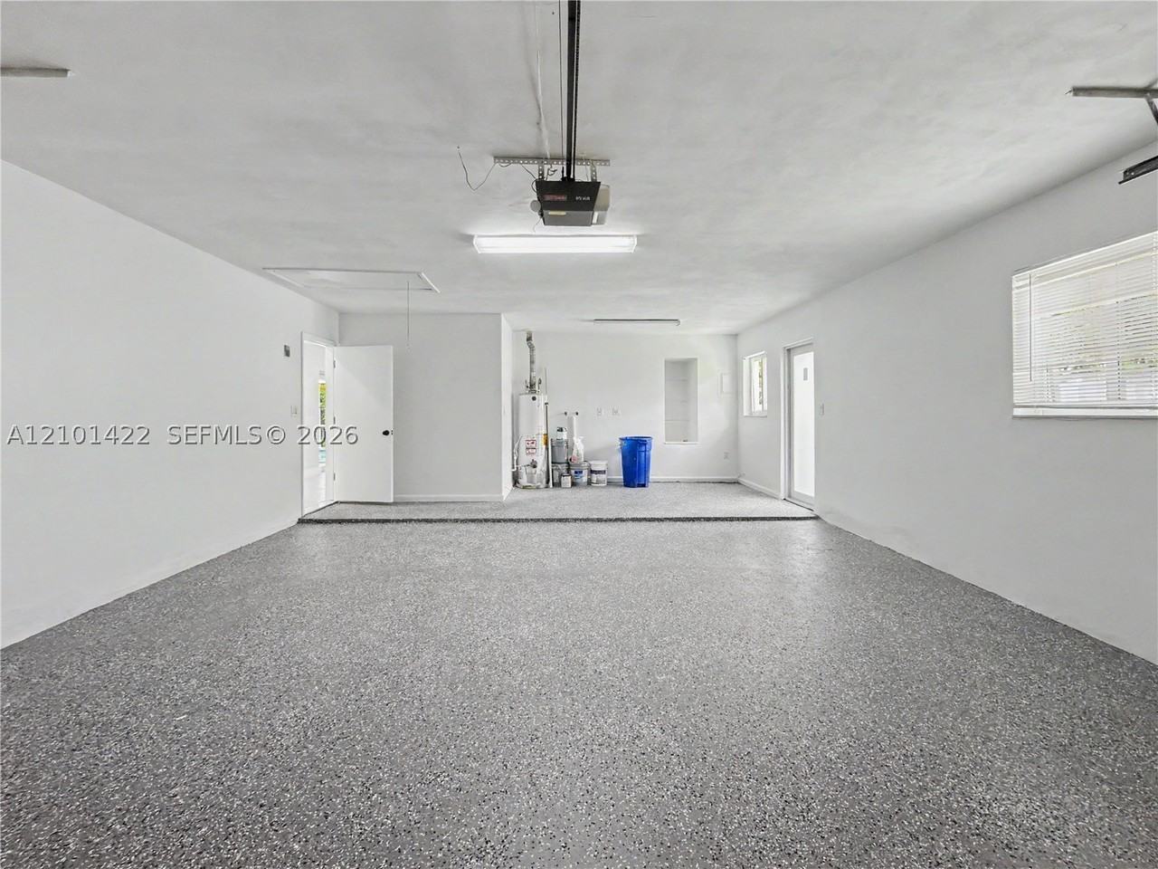 861 Nw 72nd Ave - Photo 5 of 31