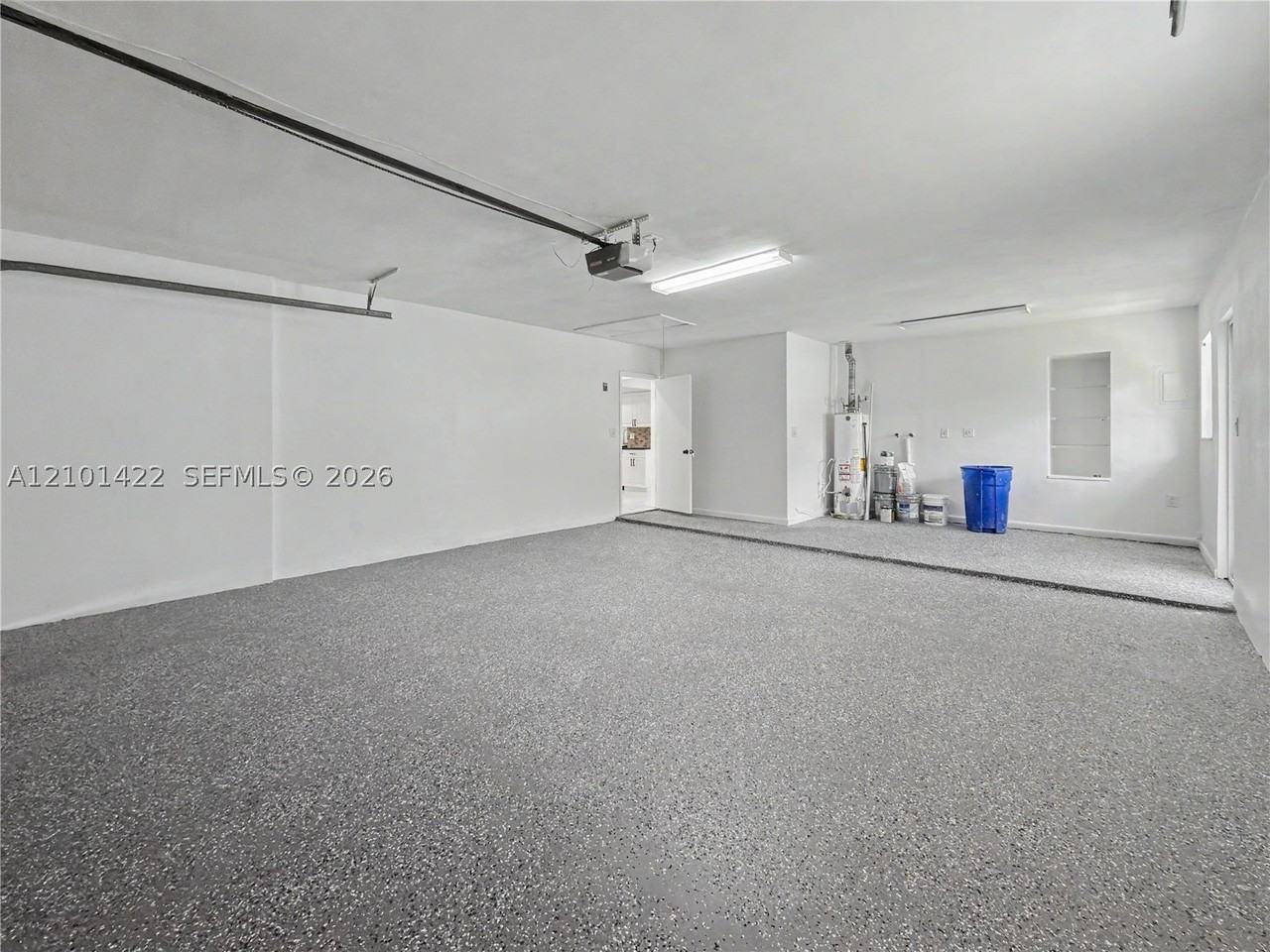 861 Nw 72nd Ave - Photo 6 of 31