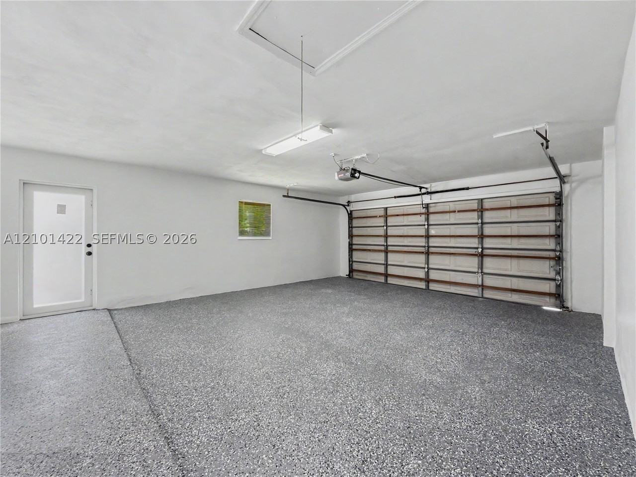 861 Nw 72nd Ave - Photo 7 of 31
