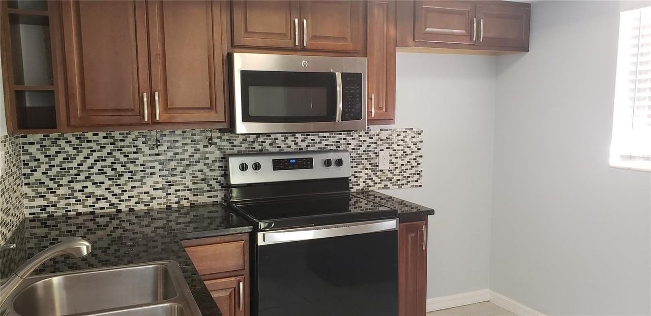 3606 Beneva Rd #502 - Photo 3 of 23