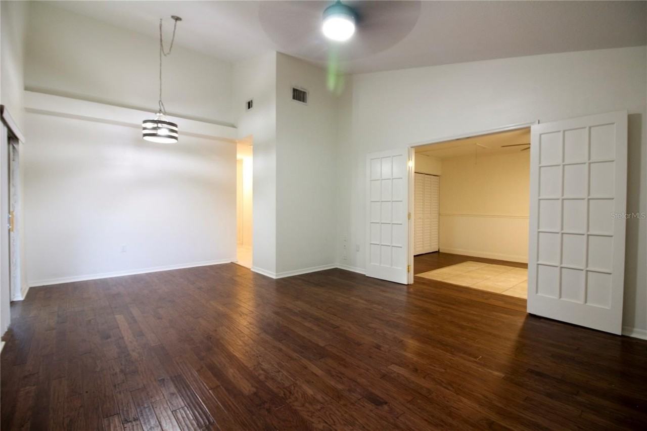 5046 Fairfield Ct - Photo 3 of 21