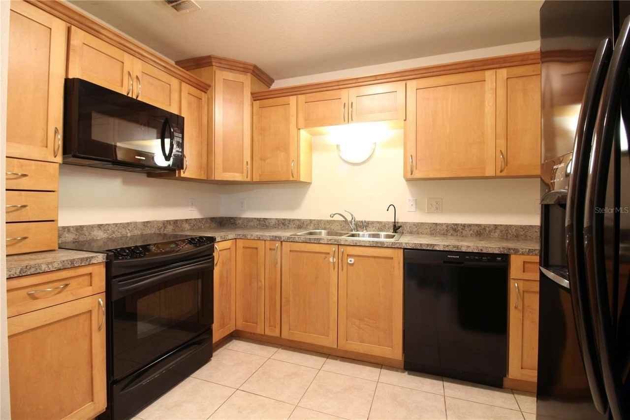 5046 Fairfield Ct - Photo 7 of 21