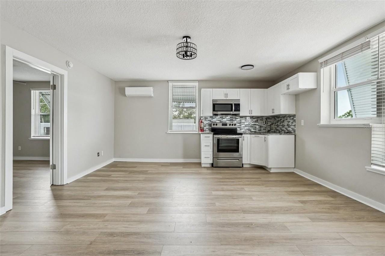 801 W Montrose St #C - Photo 4 of 10