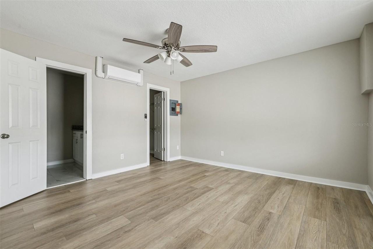 801 W Montrose St #C - Photo 6 of 10