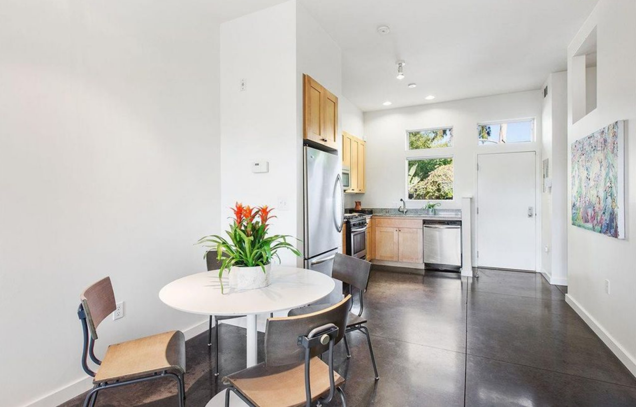 1206 32nd St #1 - Photo 4 of 11