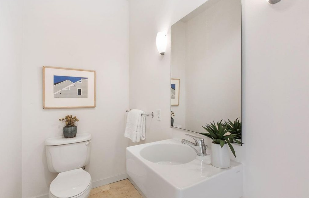 1206 32nd St #1 - Photo 7 of 11