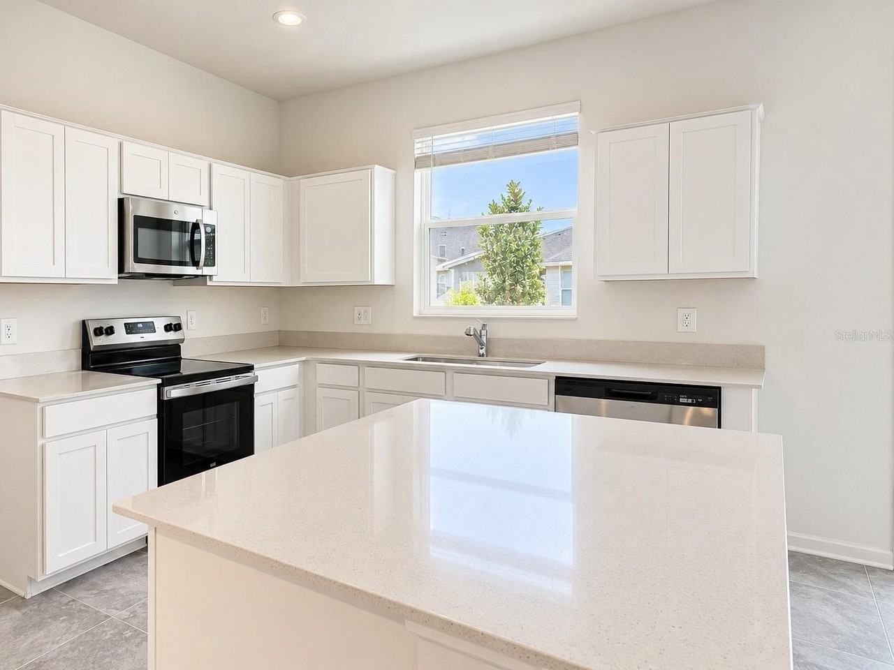 137 Nine Iron Dr - Photo 2 of 12