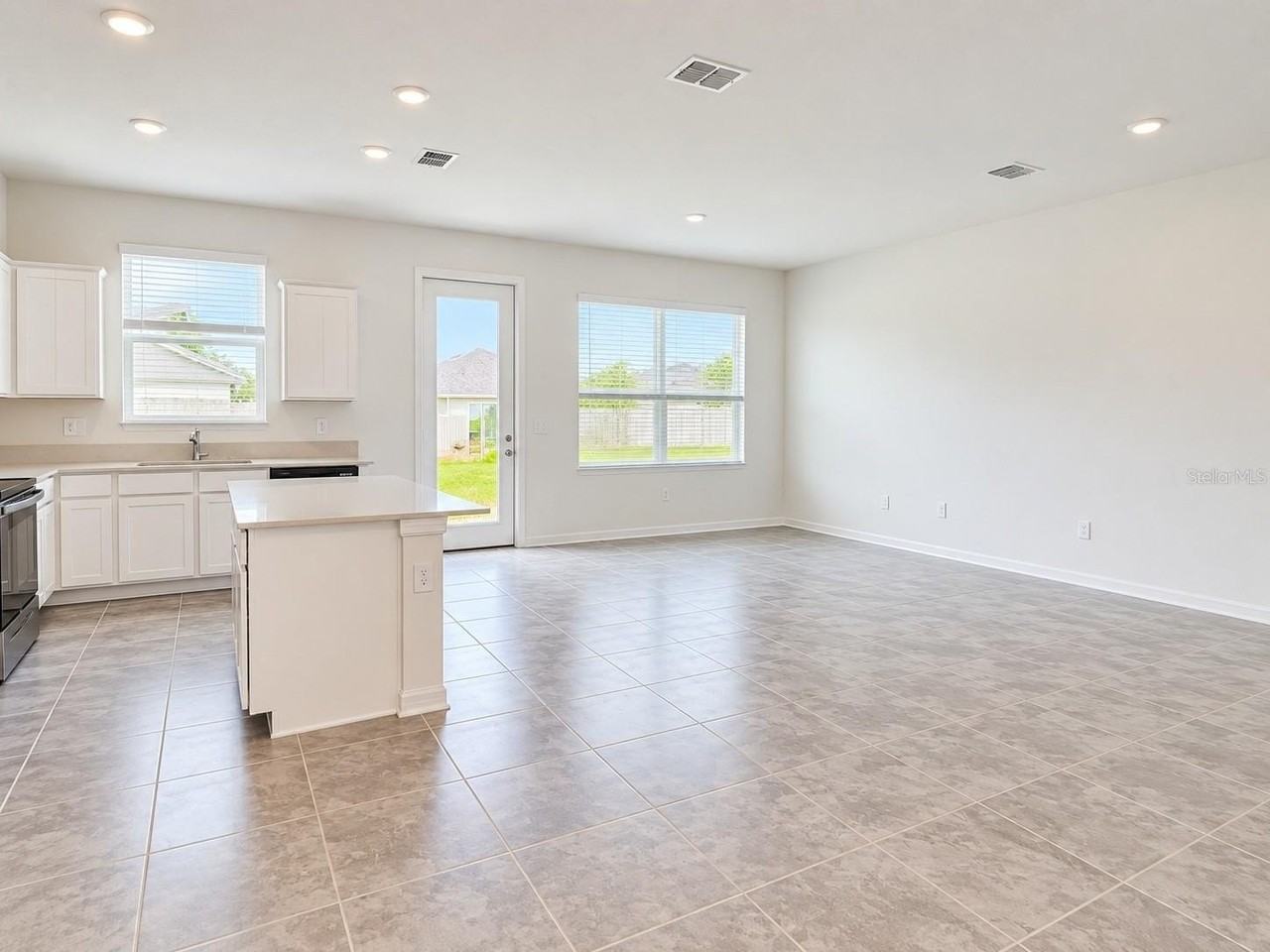 137 Nine Iron Dr - Photo 3 of 12