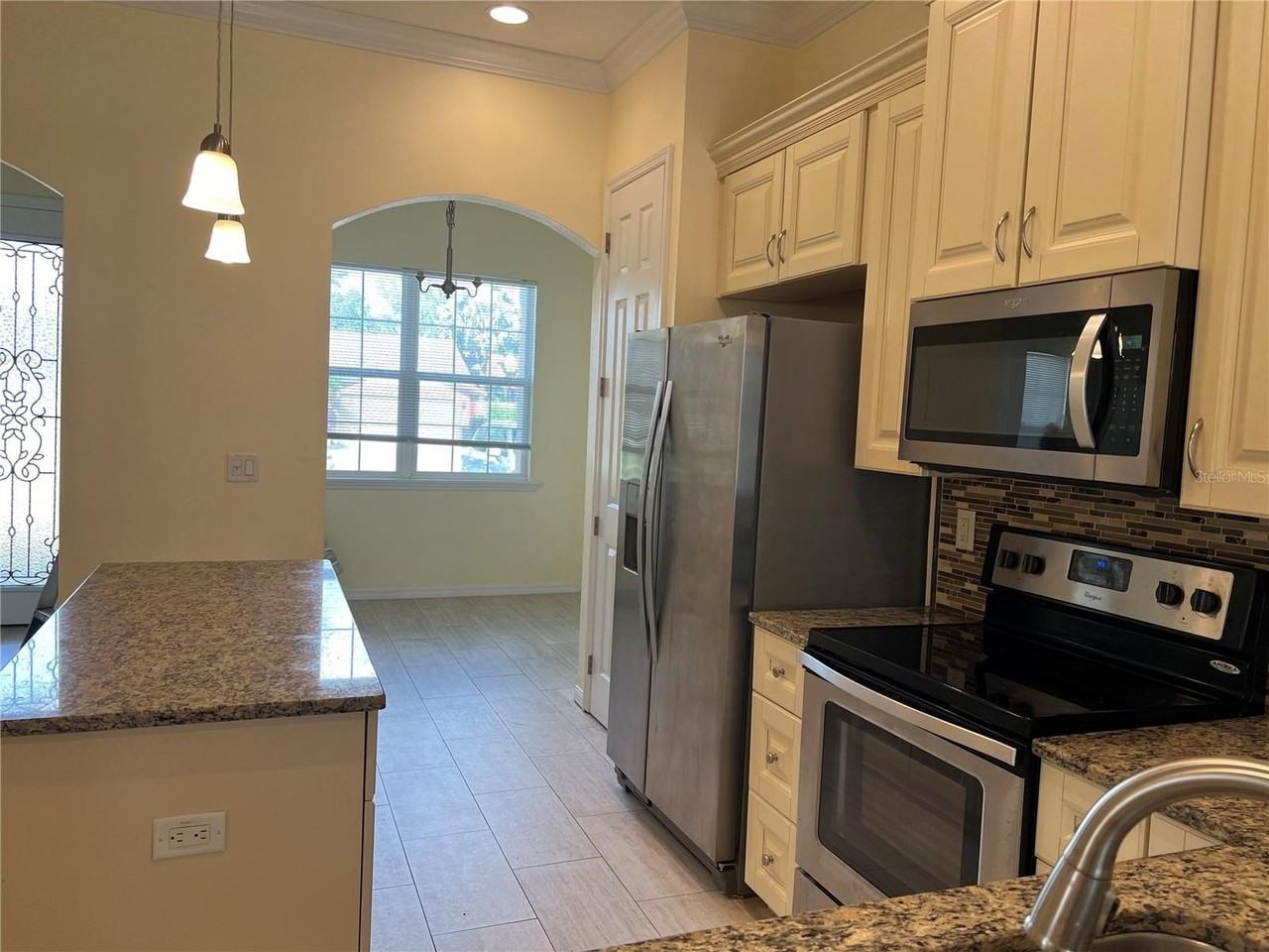 635 Kenneth Way - Photo 5 of 50