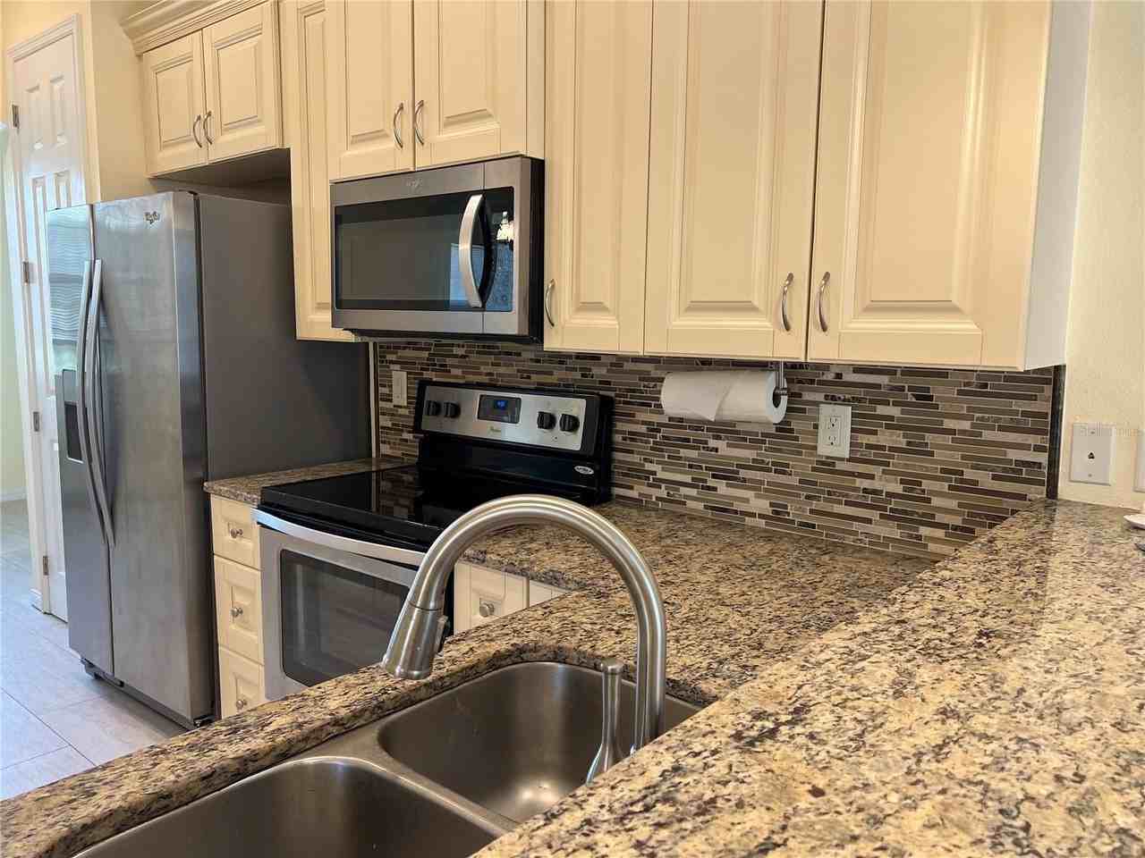 635 Kenneth Way - Photo 6 of 50