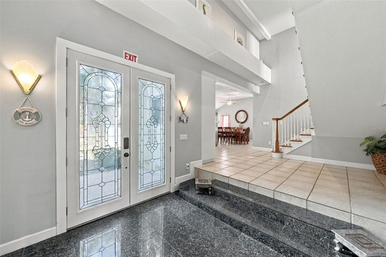314 10th Ave - Photo 5 of 50