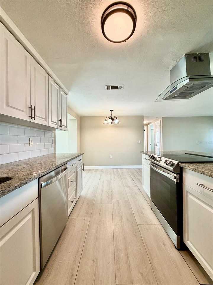 5014 Mecaslin Dr - Photo 2 of 28