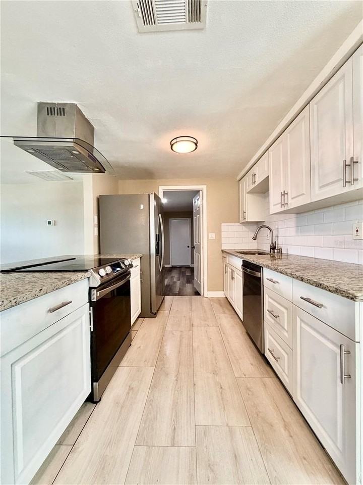 5014 Mecaslin Dr - Photo 3 of 28