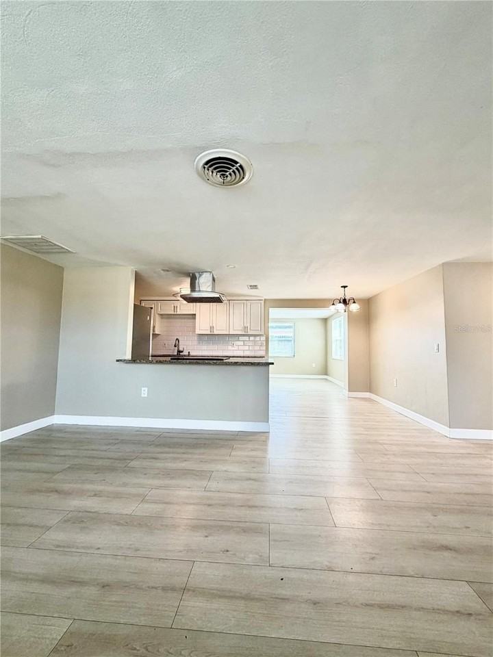 5014 Mecaslin Dr - Photo 4 of 28