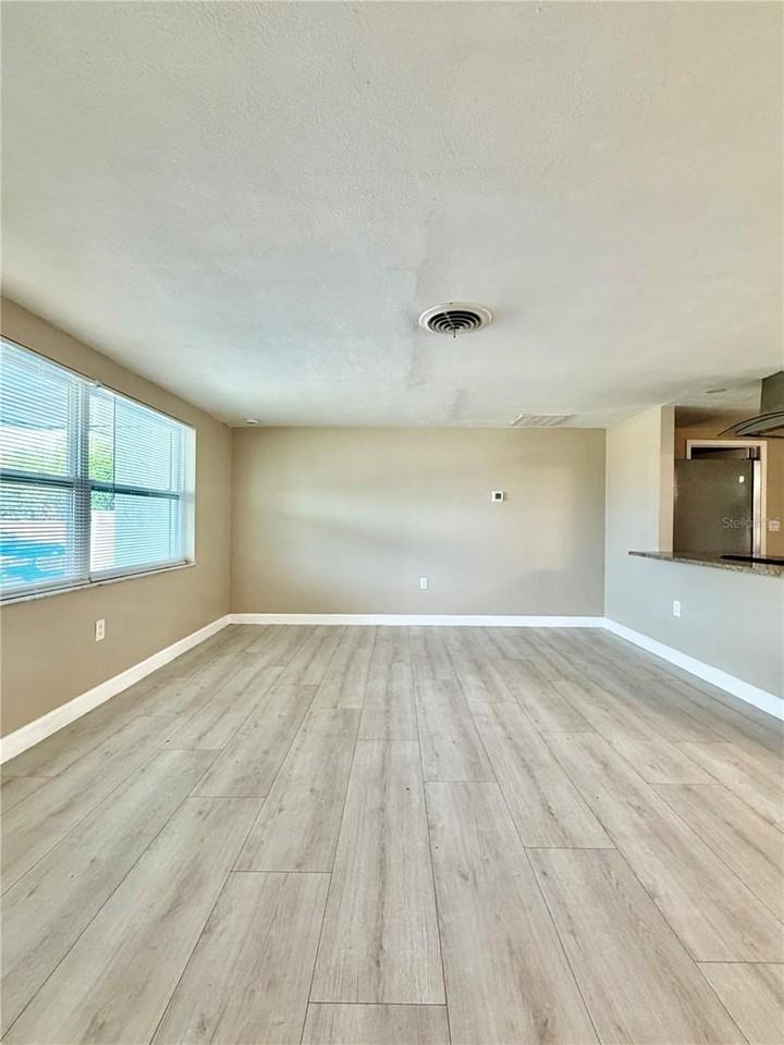 5014 Mecaslin Dr - Photo 5 of 28