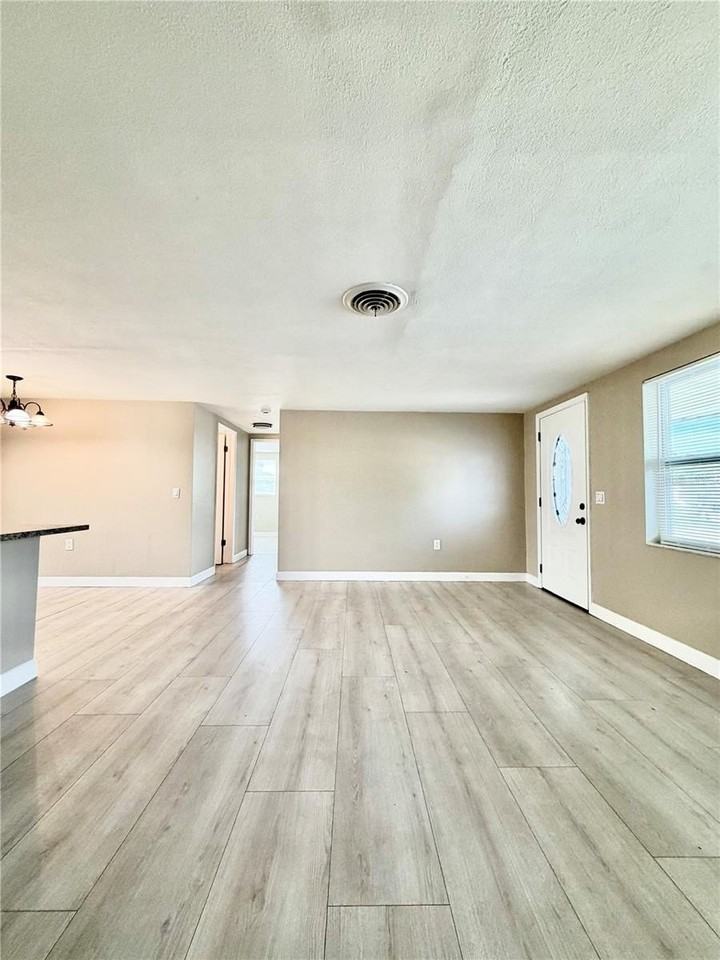 5014 Mecaslin Dr - Photo 6 of 28