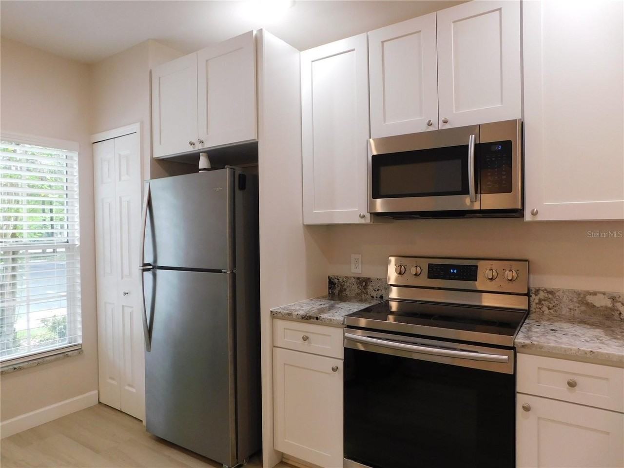 8660 Hunters Key Cir - Photo 6 of 20