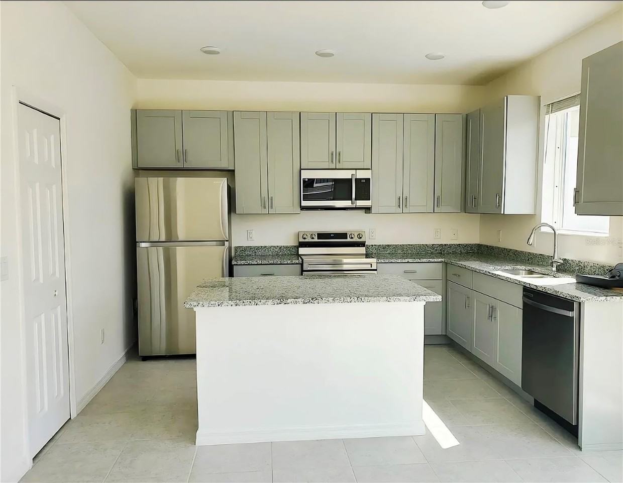 34146 Cinder Way - Photo 3 of 5