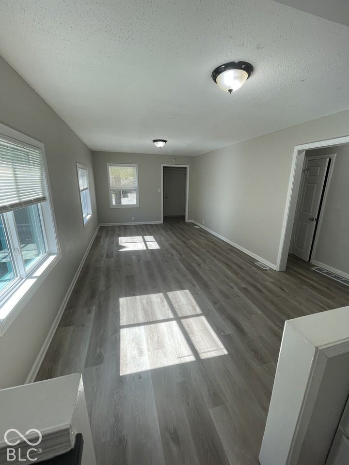 3547 Wallace Ave - Photo 5 of 22