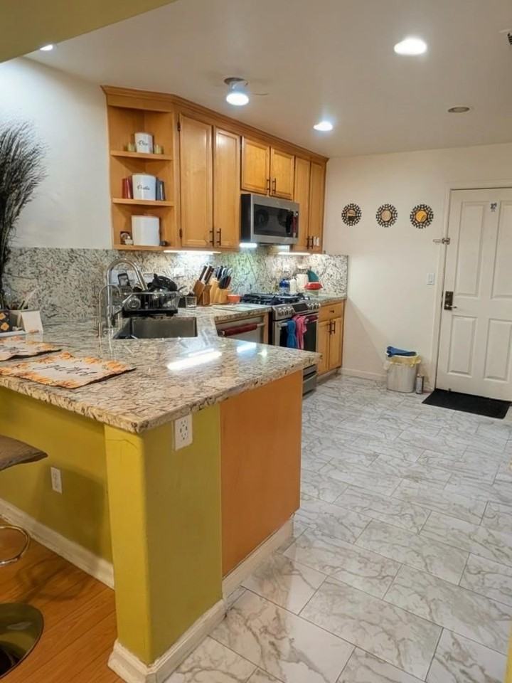 4292 Delacroix Ct - Photo 2 of 7
