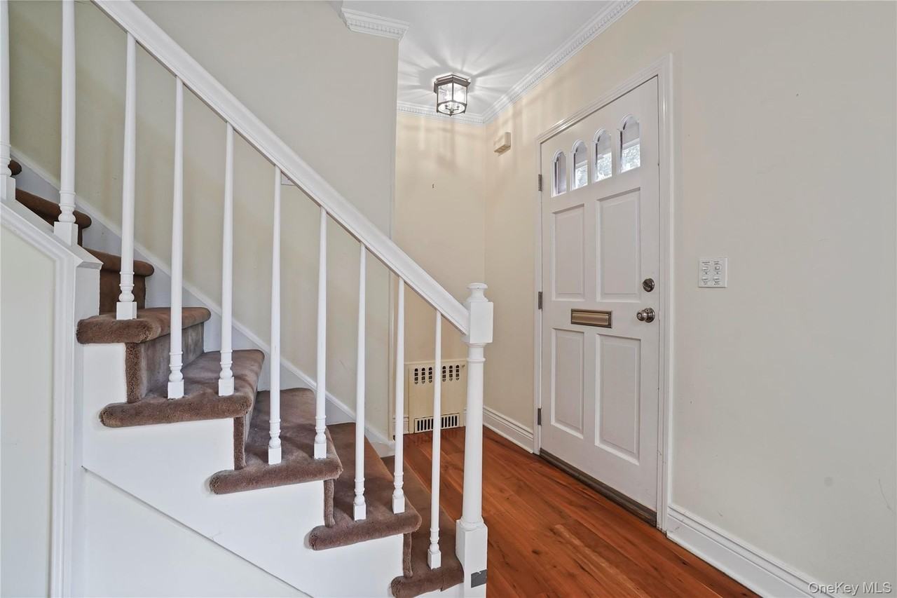 29 Coralyn Ave - Photo 2 of 32