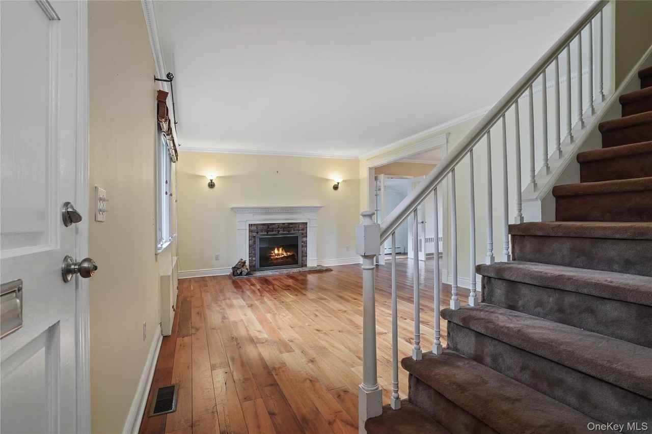 29 Coralyn Ave - Photo 3 of 32
