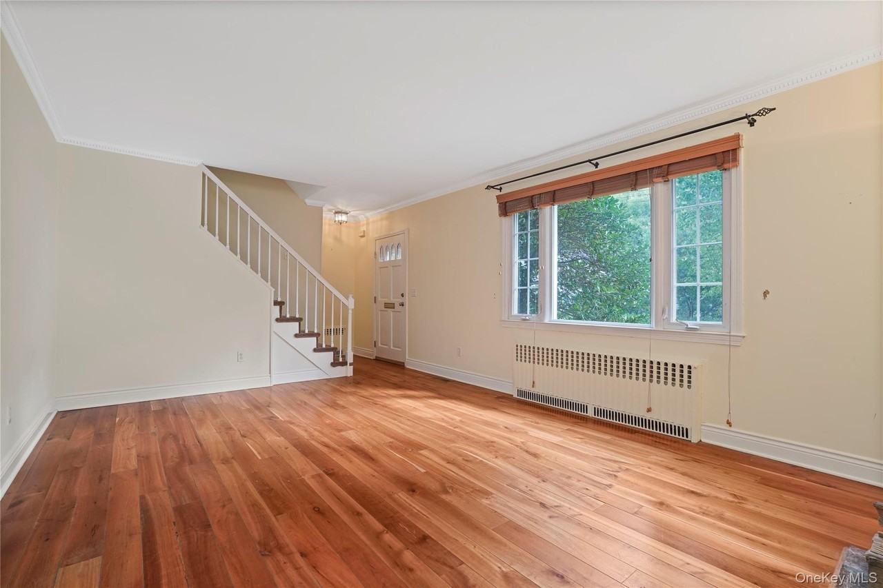 29 Coralyn Ave - Photo 5 of 32