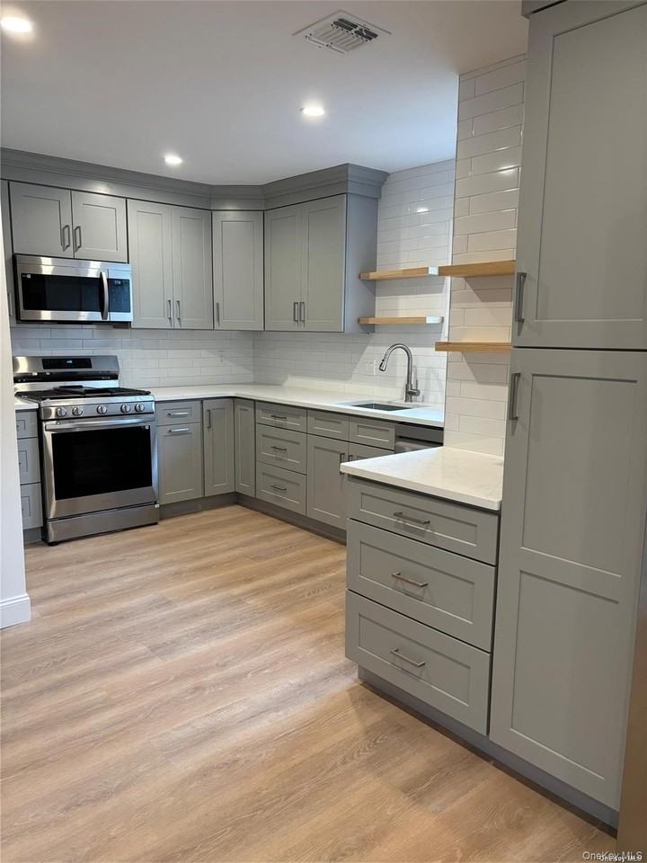 1353 Old Northern Blvd - Photo 3 of 22