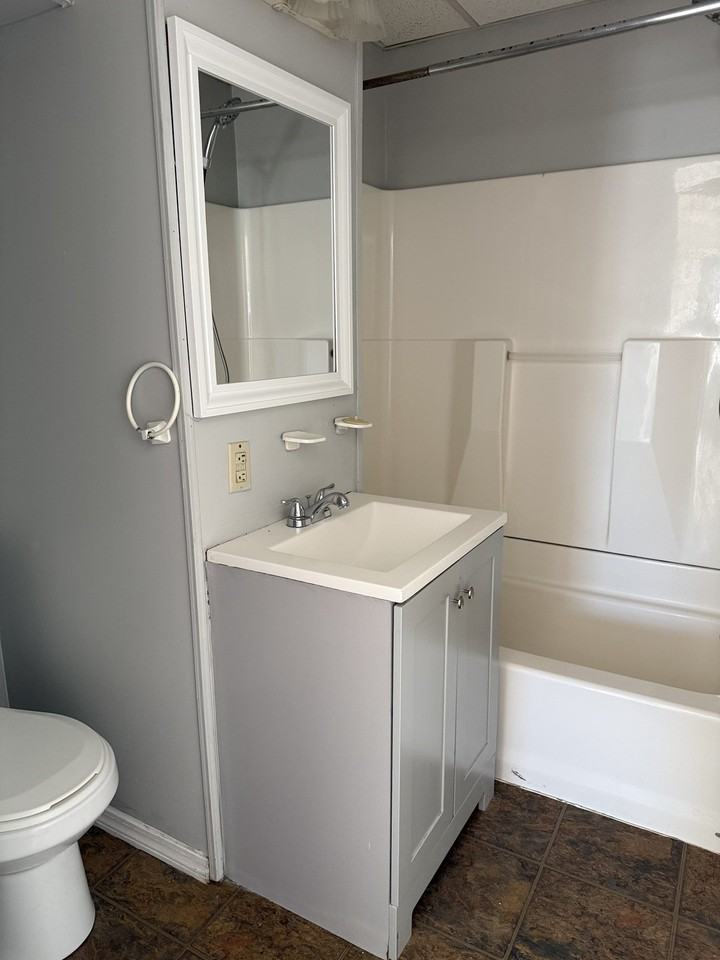 499 Lindsey St #3E - Photo 7 of 7