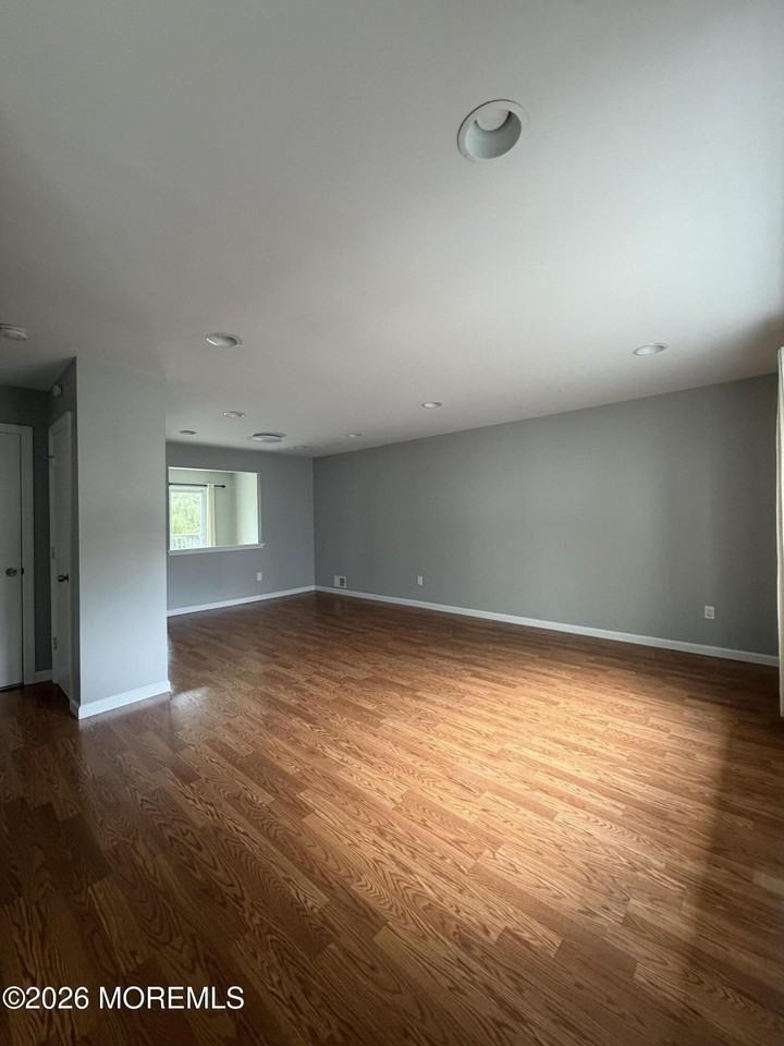 46 Renee Ct - Photo 2 of 17