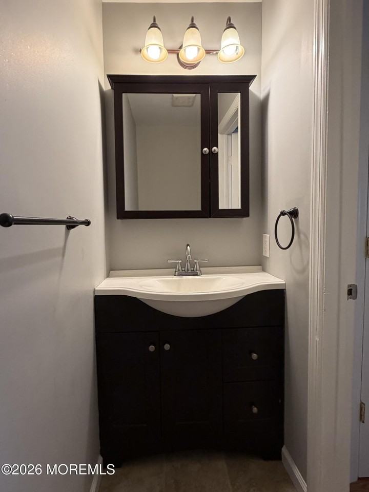 46 Renee Ct - Photo 5 of 17