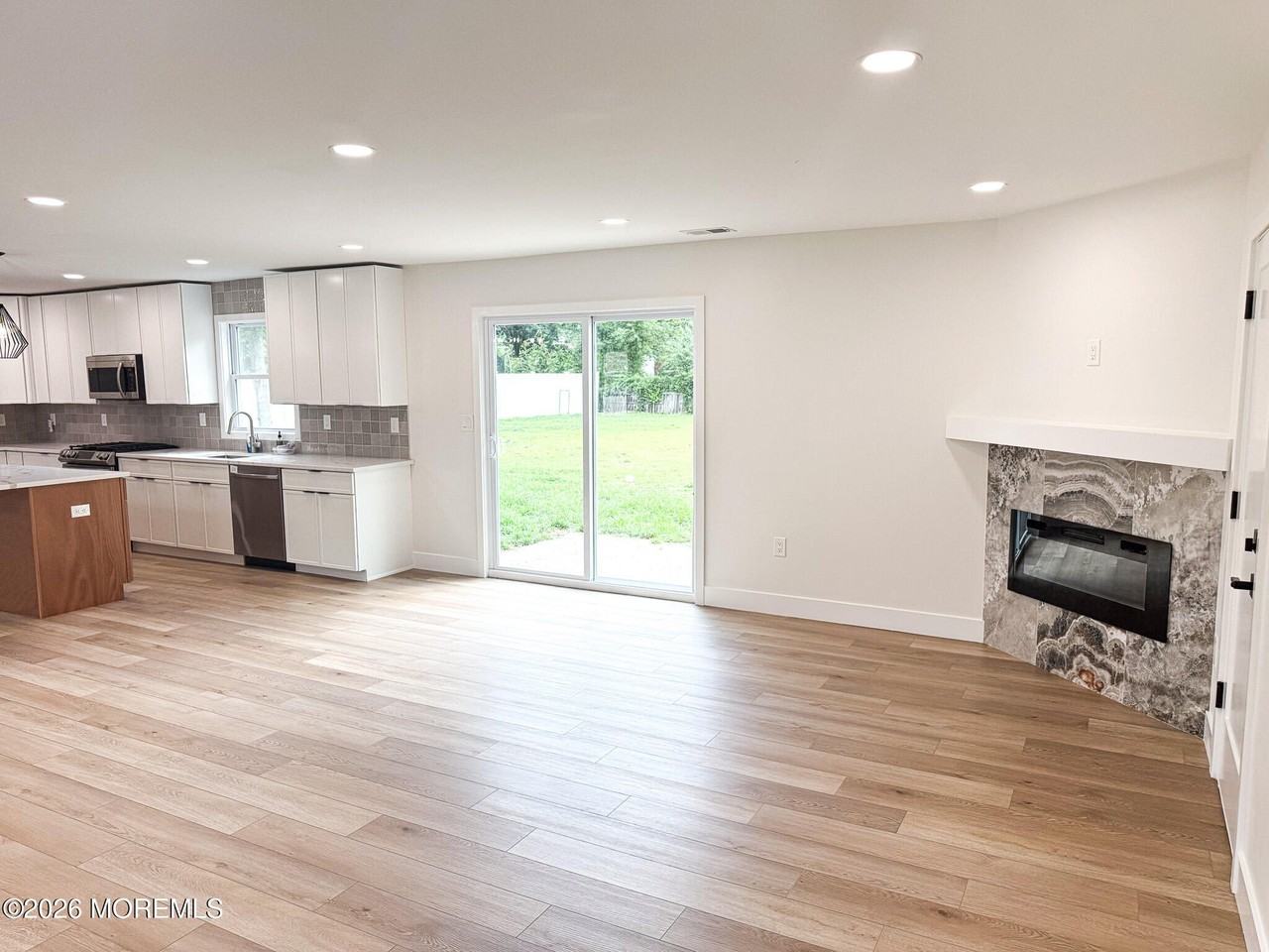 18 Arlyn Dr - Photo 5 of 43
