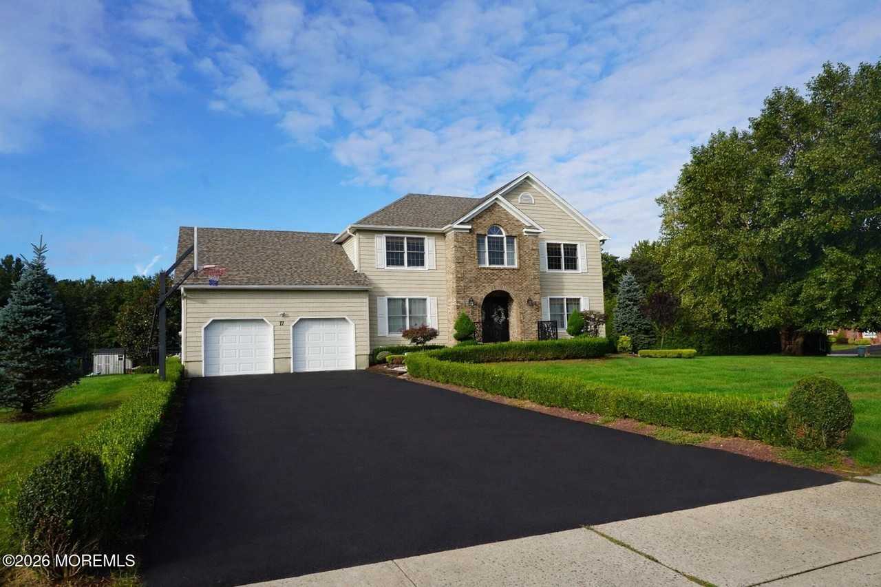 17 Locksley Ln - Photo 3 of 50