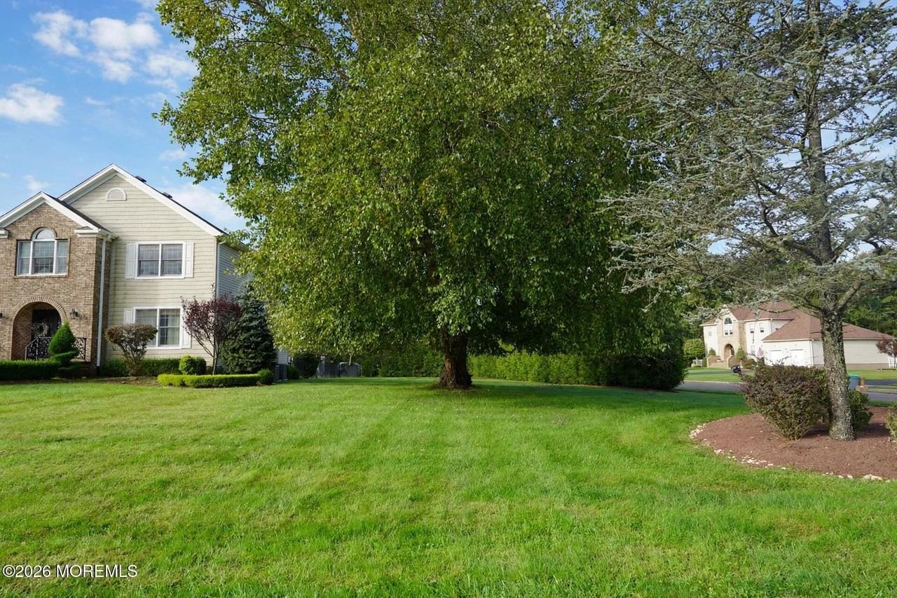 17 Locksley Ln - Photo 6 of 50