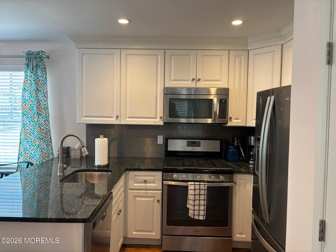 100 Ocean Park Ave - Photo 4 of 19