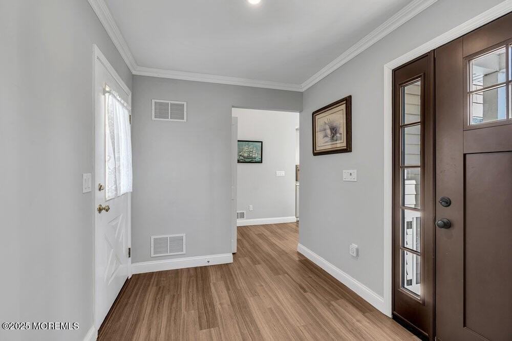2137 Locust Rd - Photo 3 of 22