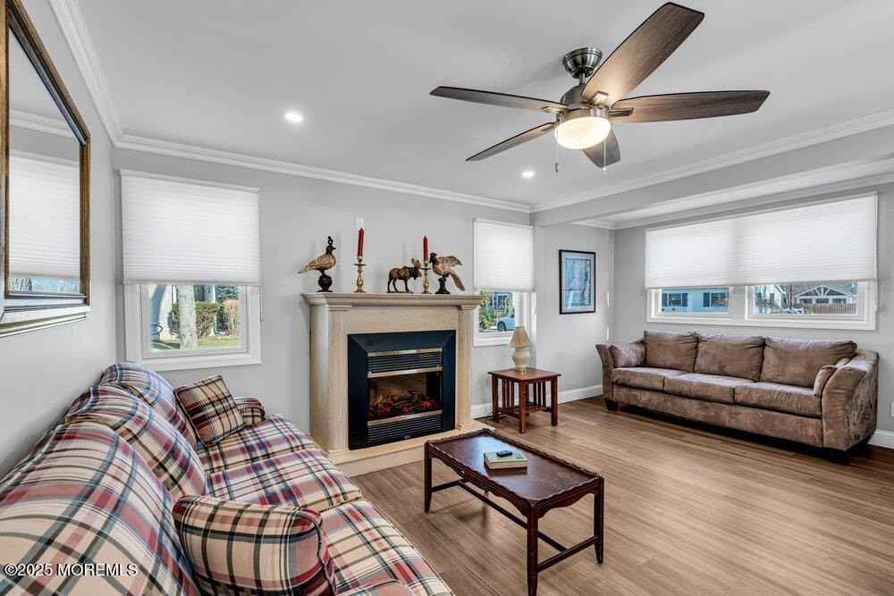 2137 Locust Rd - Photo 4 of 22
